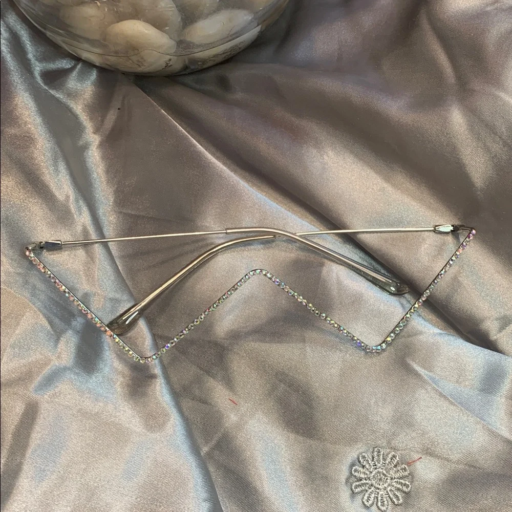 🌹W shaped Crystal-Embellished Silver Tone Rimless Sunglasses